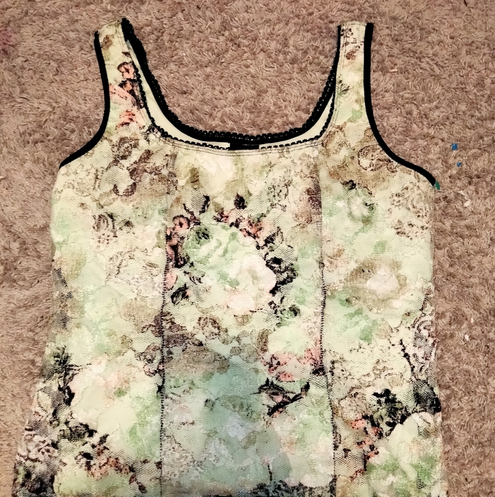 J.t.b Large Tank top Green lace.